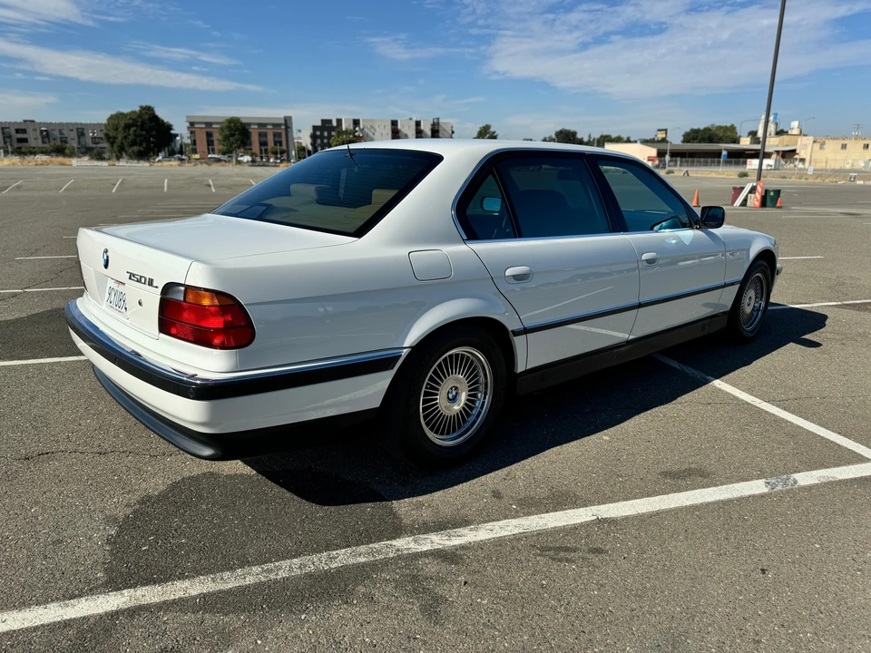 1998 BMW E38 750i & 750iL Sedan - Image 27 of 31