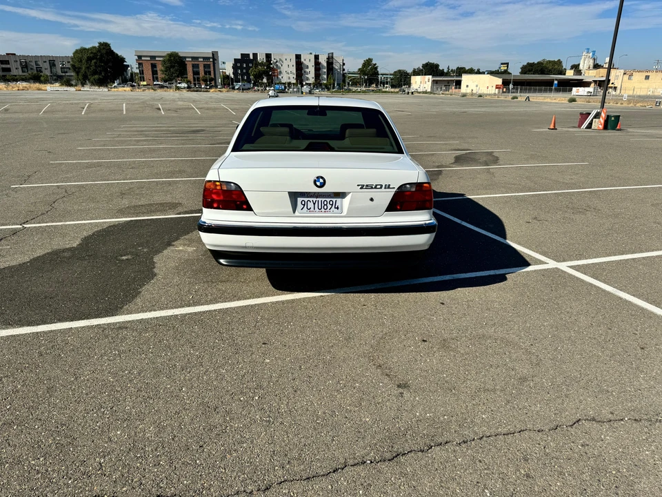 1998 BMW E38 750i & 750iL Sedan - Image 23 of 31
