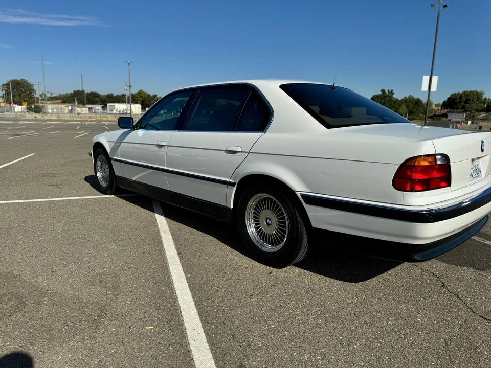 1998 BMW E38 750i & 750iL Sedan - Image 20 of 31
