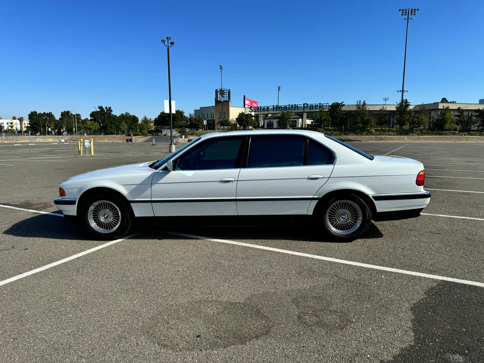 1998 BMW E38 750i & 750iL Sedan - Image 16 of 31
