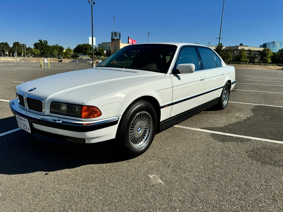1998 BMW E38 750i & 750iL Sedan - Image 11 of 31