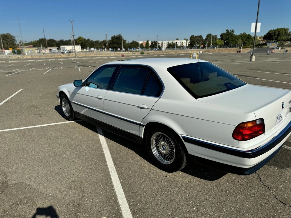 1998 BMW E38 750i & 750iL Sedan - Image 19 of 31