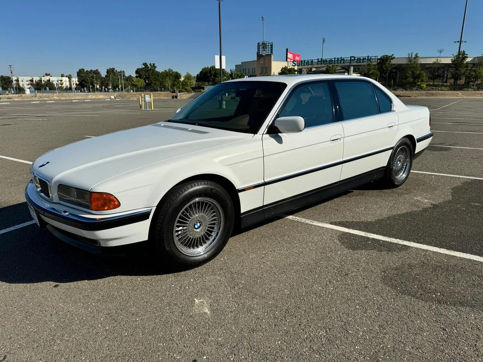 1998 BMW E38 750i & 750iL Sedan - Image 12 of 31