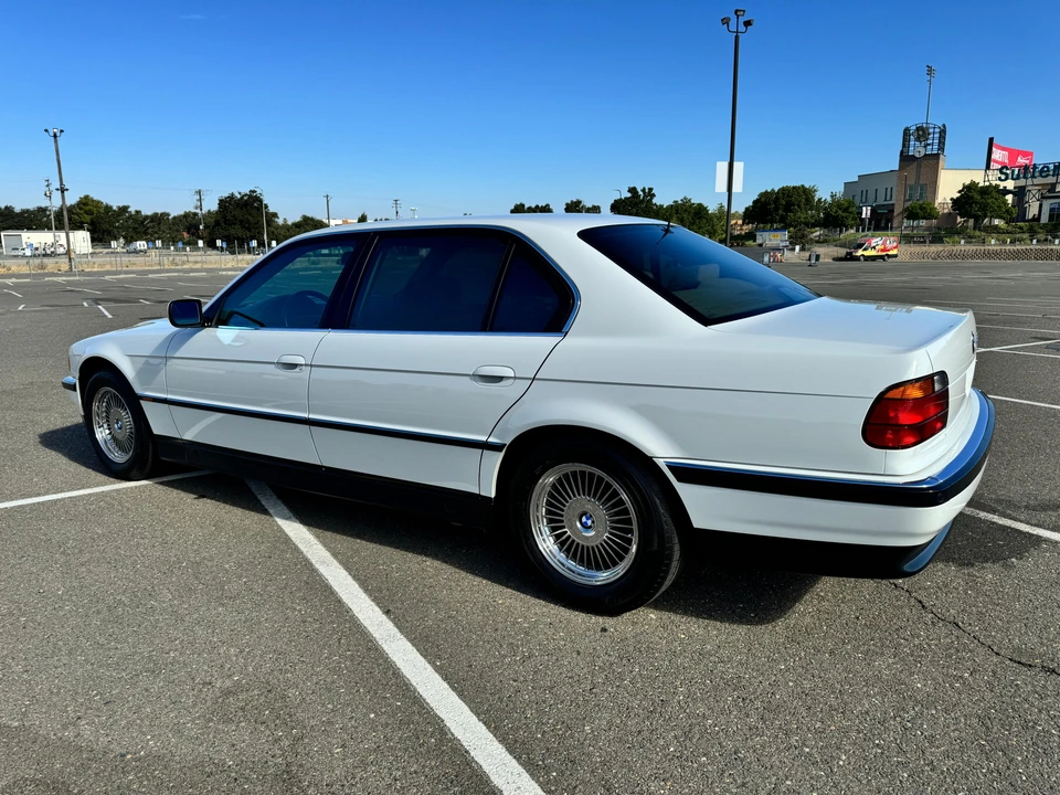1998 BMW E38 750i & 750iL Sedan - Image 18 of 31