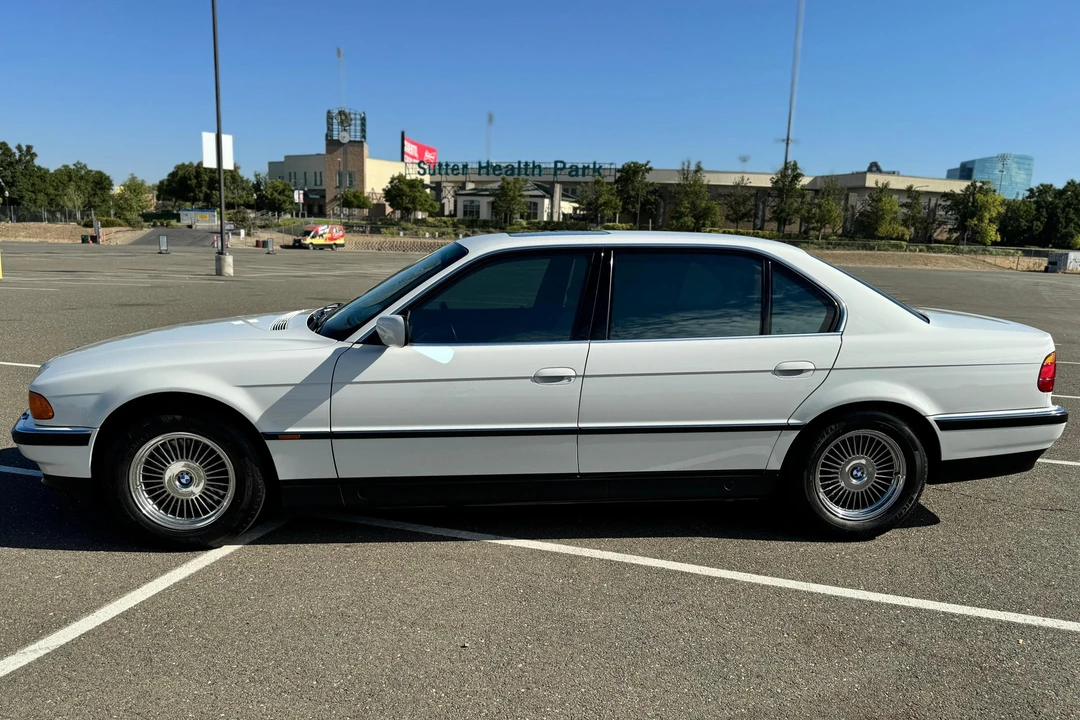 1998 BMW E38 750i & 750iL Sedan - Image 3 of 31