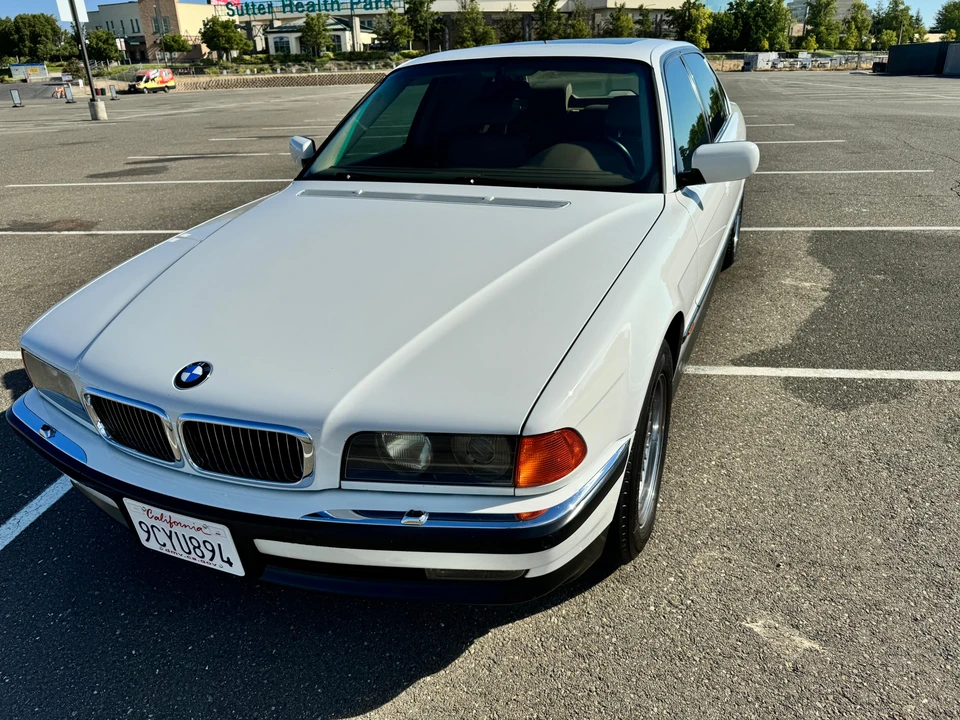 1998 BMW E38 750i & 750iL Sedan - Image 9 of 31
