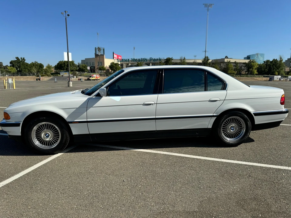 1998 BMW E38 750i & 750iL Sedan - Image 15 of 31