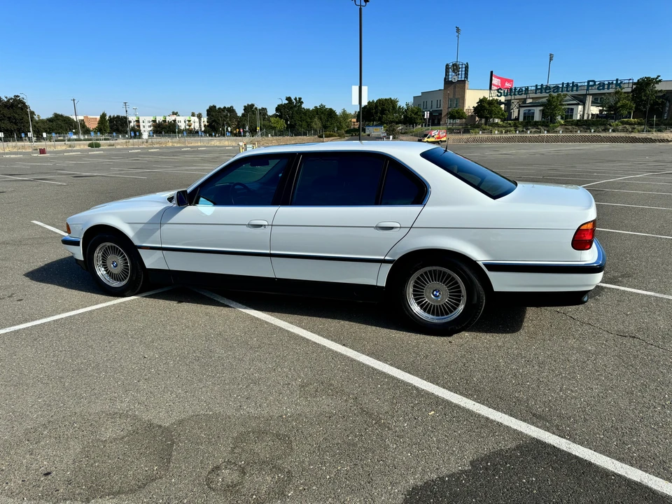 1998 BMW E38 750i & 750iL Sedan - Image 17 of 31