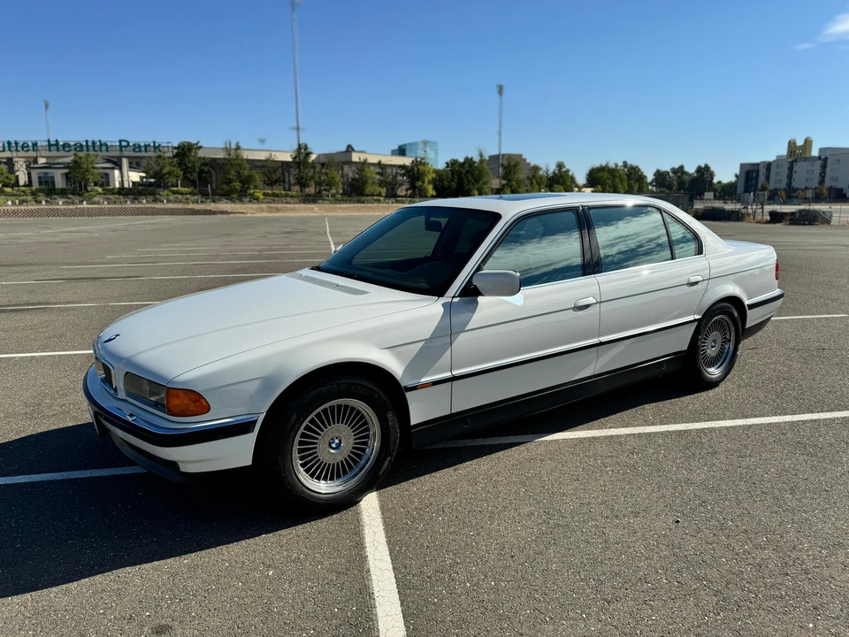 1998 BMW E38 750i & 750iL Sedan - Image 13 of 31