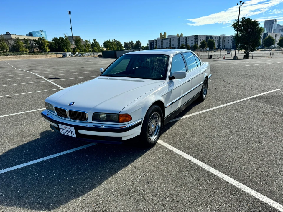1998 BMW E38 750i & 750iL Sedan - Image 8 of 31