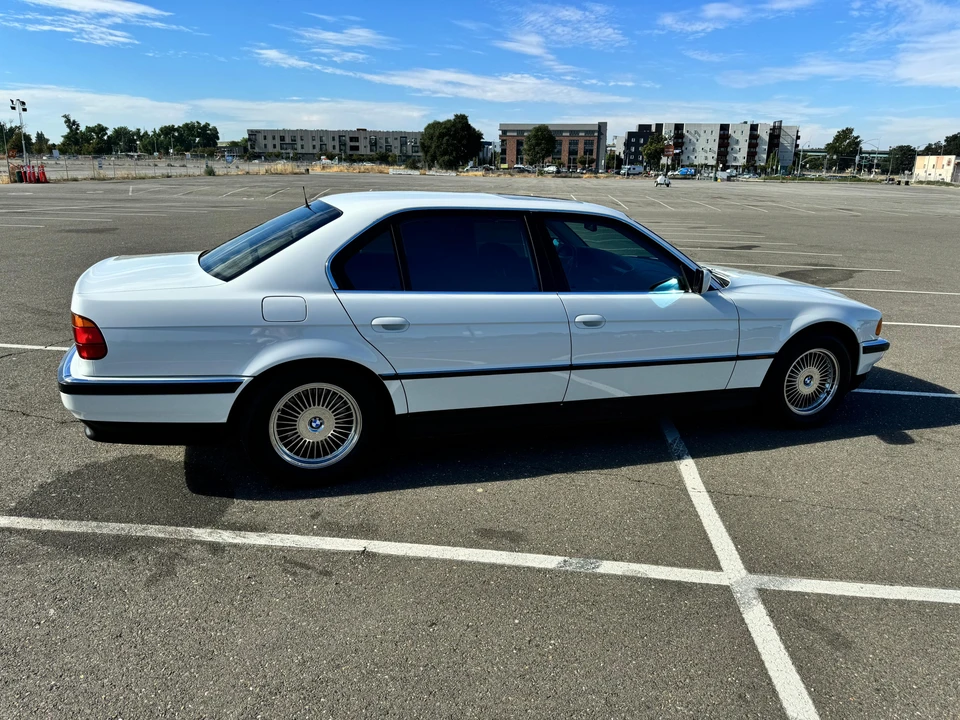 1998 BMW E38 750i & 750iL Sedan - Image 29 of 31