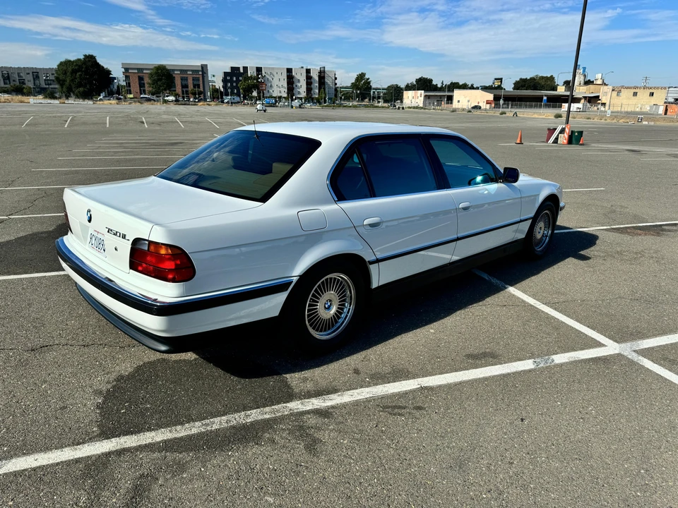 1998 BMW E38 750i & 750iL Sedan - Image 26 of 31