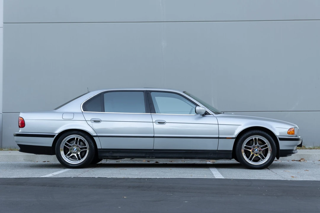 1998 BMW E38 750i & 750iL Sedan - Image 16 of 31