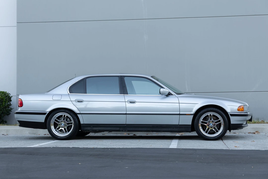 1998 BMW E38 750i & 750iL Sedan - Image 18 of 31