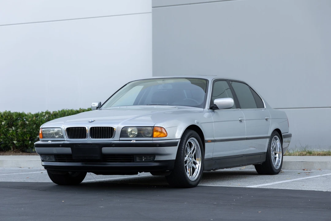 1998 BMW E38 750i & 750iL Sedan - Image 2 of 31