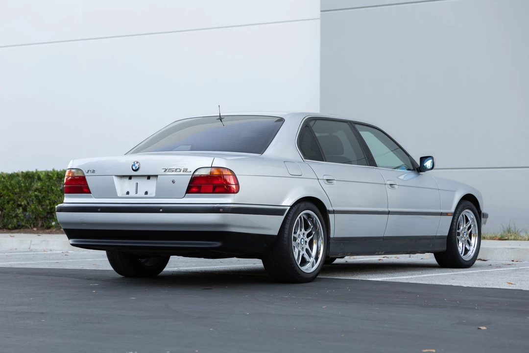 1998 BMW E38 750i & 750iL Sedan - Image 13 of 31