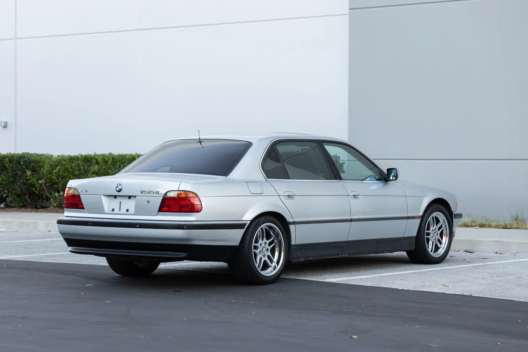 1998 BMW E38 750i & 750iL Sedan - Image 14 of 31