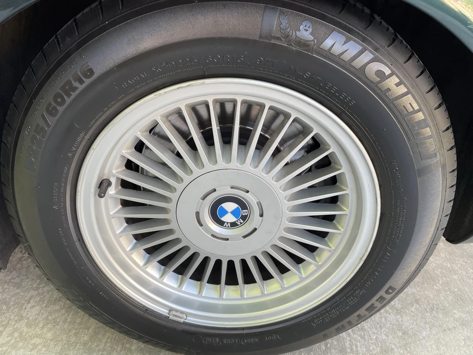 1998 BMW E38 750i & 750iL Sedan - Image 19 of 31