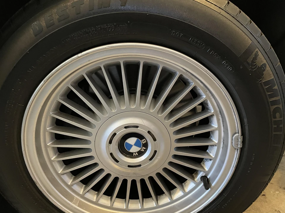 1998 BMW E38 750i & 750iL Sedan - Image 23 of 31