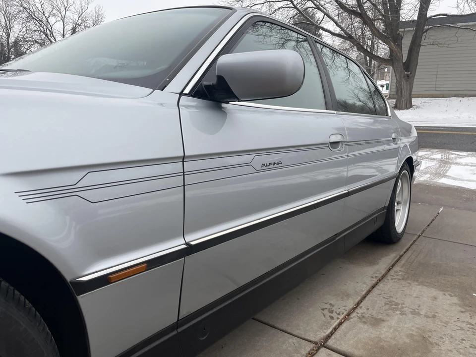1998 BMW E38 750i & 750iL Sedan - Image 26 of 31