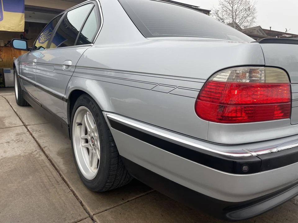 1998 BMW E38 750i & 750iL Sedan - Image 27 of 31
