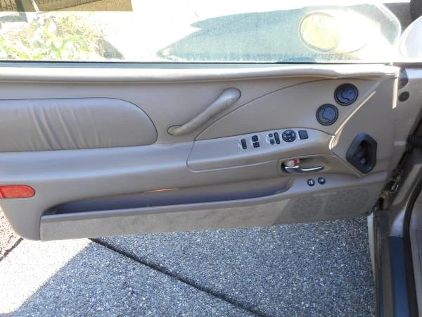 1998 Buick Riviera 8th Gen - Image 6 of 20