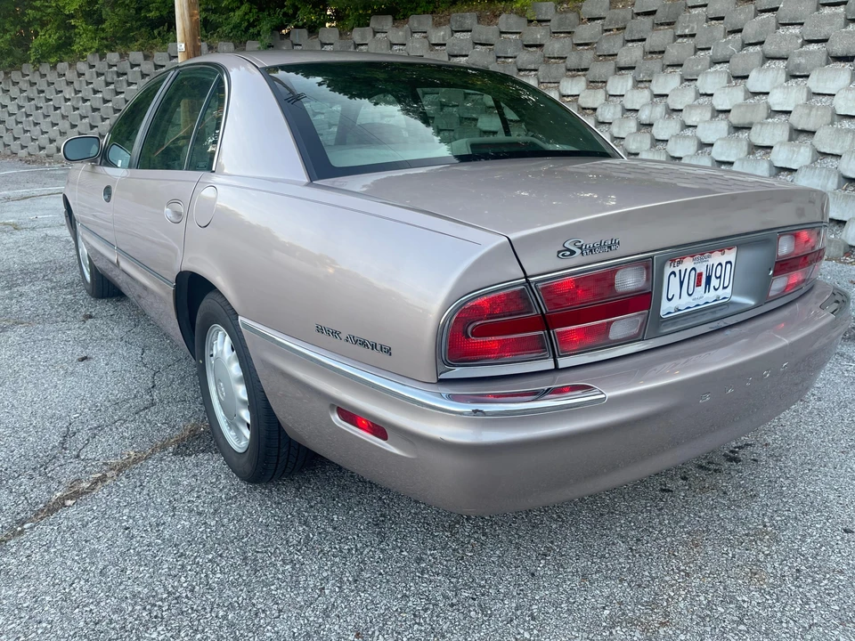 1998 Buick Park Avenue - Image 9 of 31