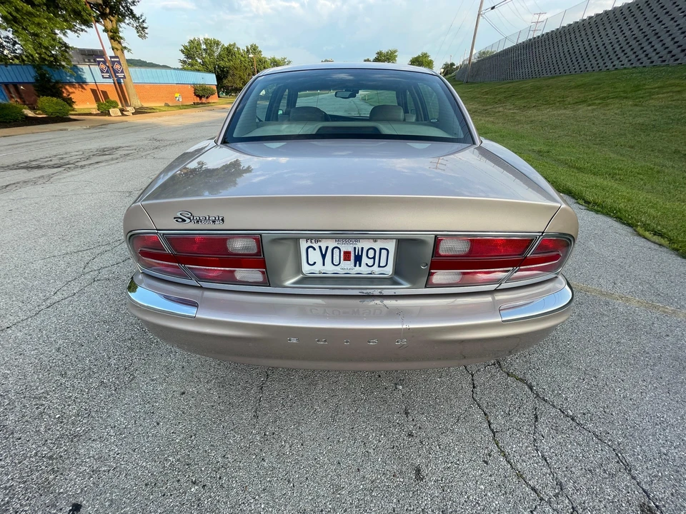 1998 Buick Park Avenue - Image 19 of 31