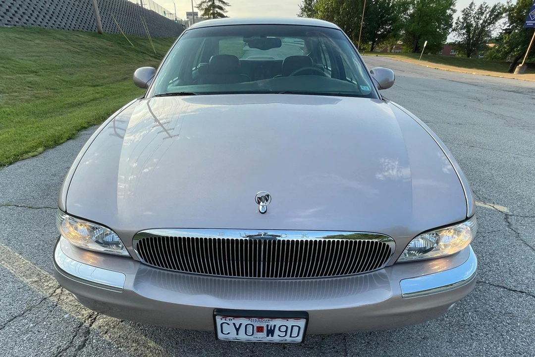 1998 Buick Park Avenue - Image 2 of 31
