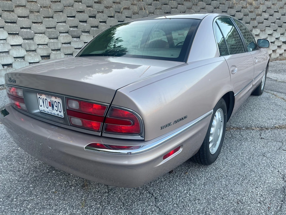 1998 Buick Park Avenue - Image 11 of 31