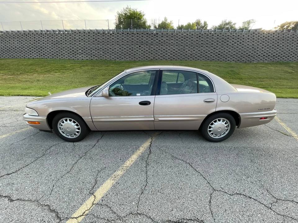 1998 Buick Park Avenue - Image 17 of 31