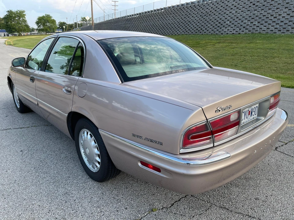 1998 Buick Park Avenue - Image 18 of 31