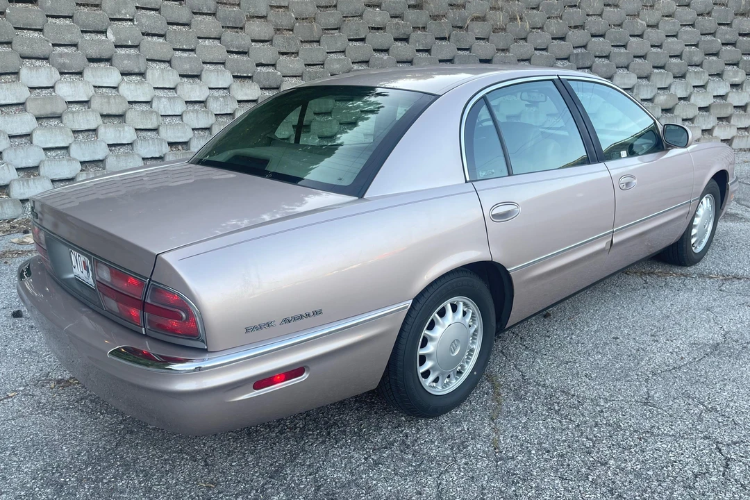 1998 Buick Park Avenue - Image 4 of 31