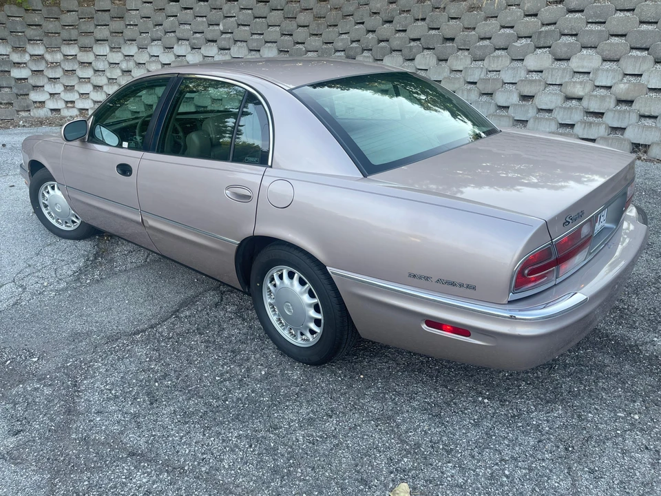 1998 Buick Park Avenue - Image 8 of 31
