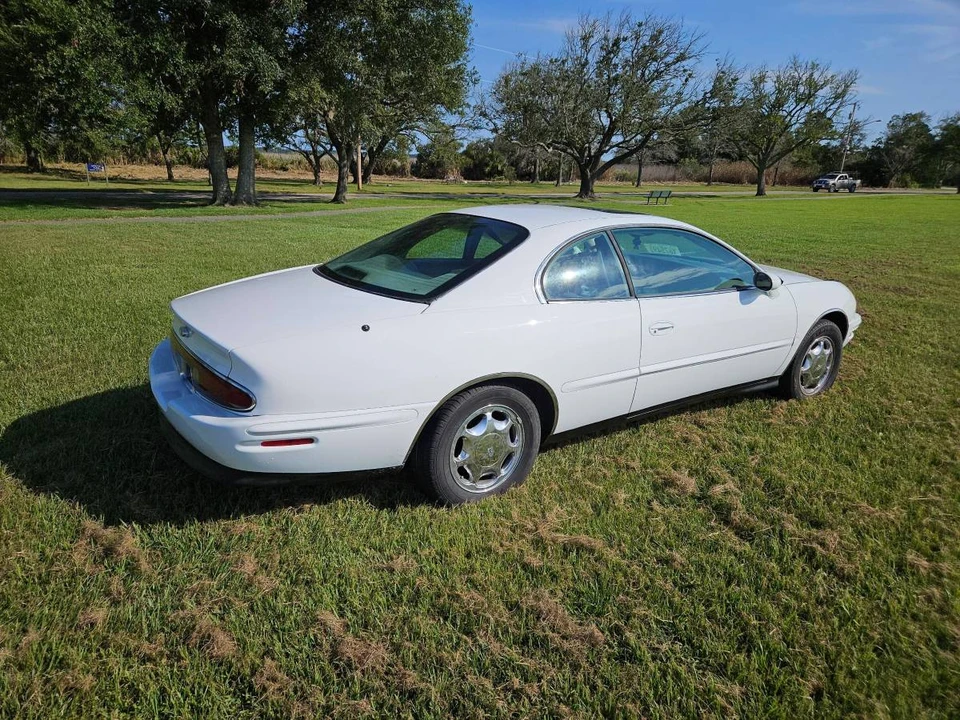 1998 Buick Riviera 8th Gen - Image 7 of 24