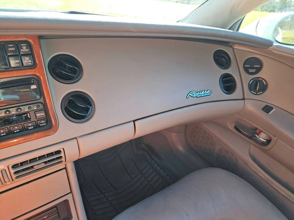 1998 Buick Riviera 8th Gen - Image 13 of 24