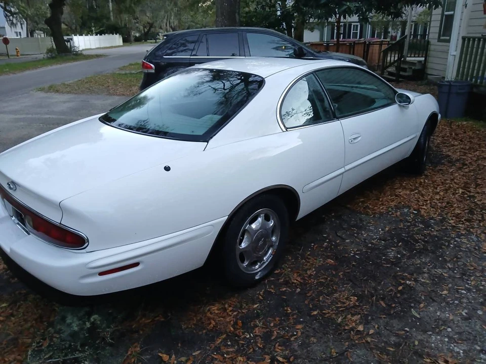 1998 Buick Riviera 8th Gen - Image 19 of 24