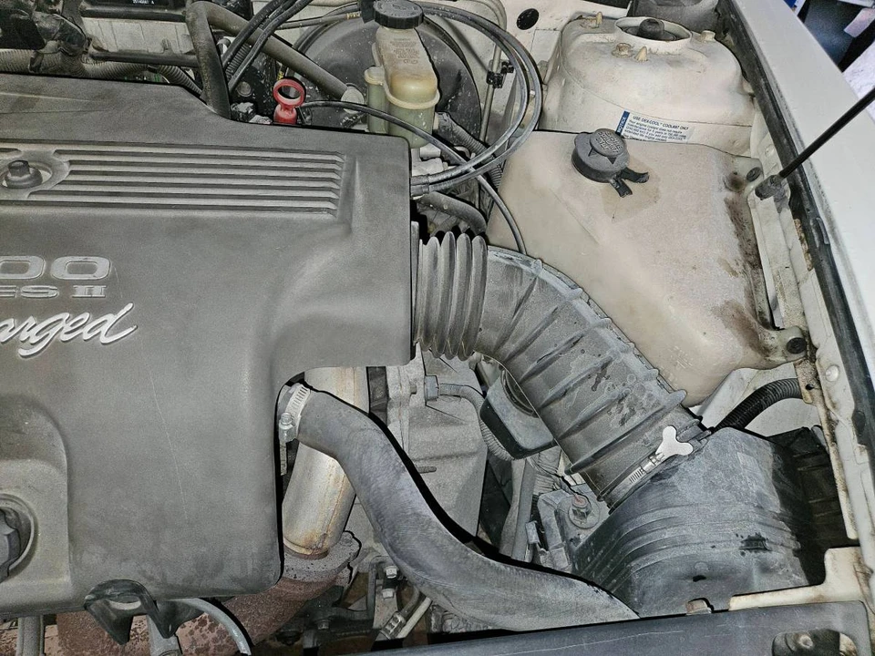 1998 Buick Riviera 8th Gen - Image 11 of 24