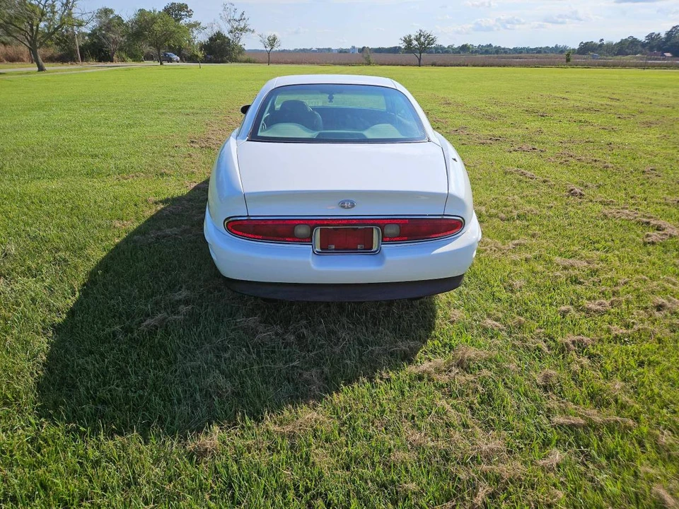 1998 Buick Riviera 8th Gen - Image 16 of 24