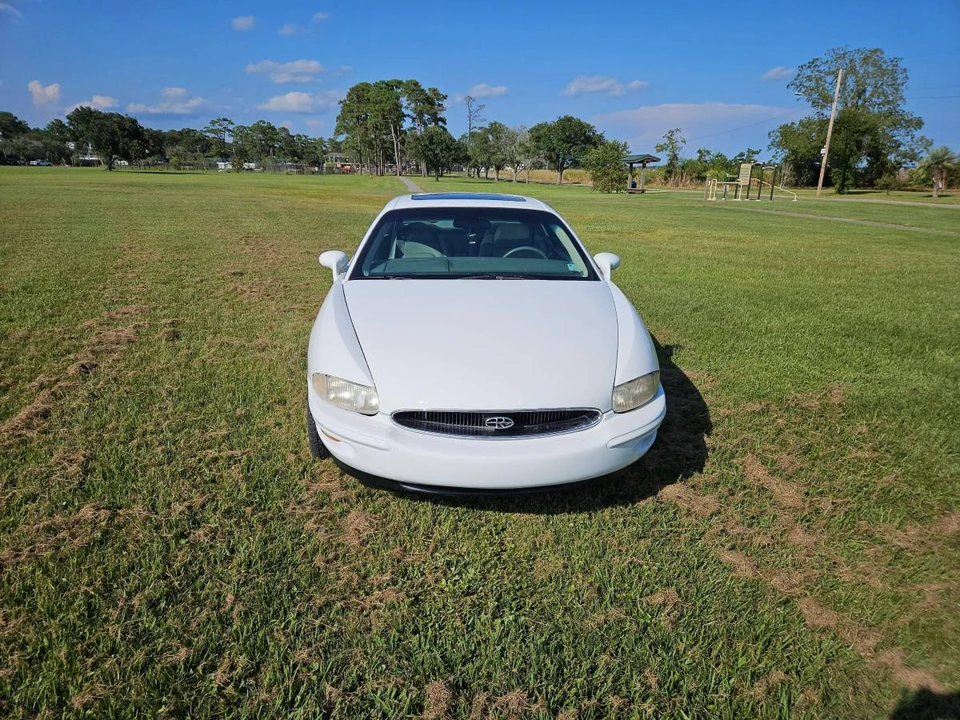 1998 Buick Riviera 8th Gen - Image 9 of 24