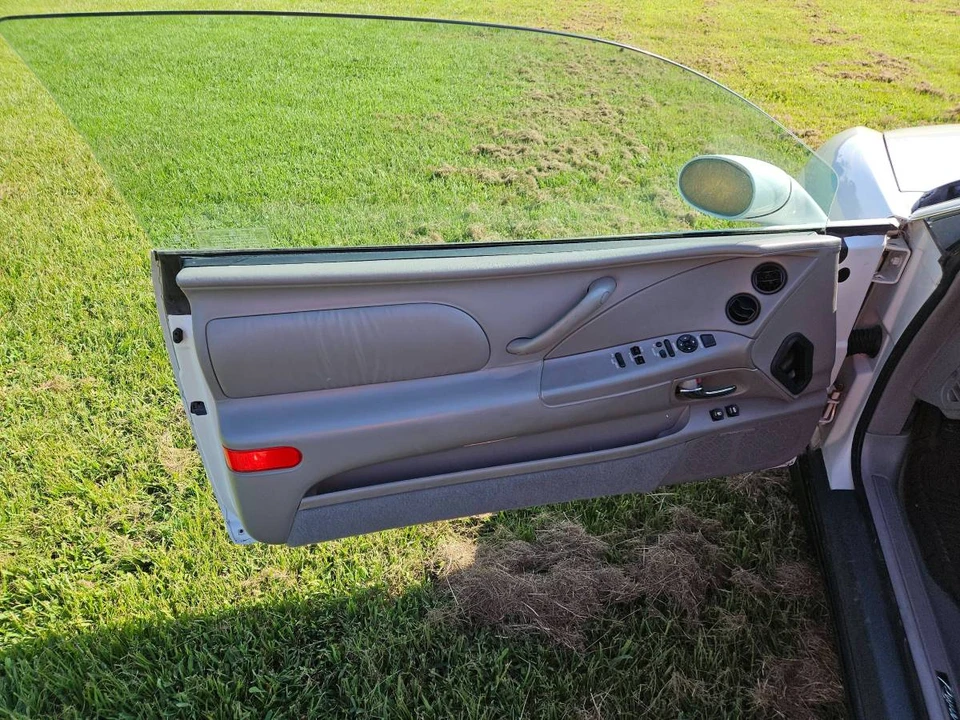 1998 Buick Riviera 8th Gen - Image 4 of 24