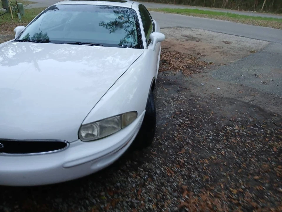 1998 Buick Riviera 8th Gen - Image 17 of 24