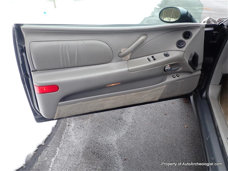 1998 Buick Riviera 8th Gen - Image 8 of 24