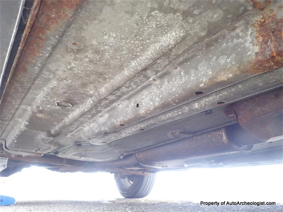 1998 Buick Riviera 8th Gen - Image 21 of 24