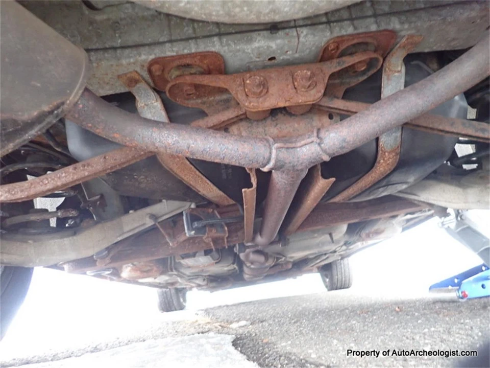 1998 Buick Riviera 8th Gen - Image 22 of 24