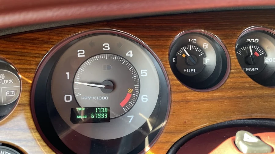 1998 Buick Riviera 8th Gen - Image 4 of 8