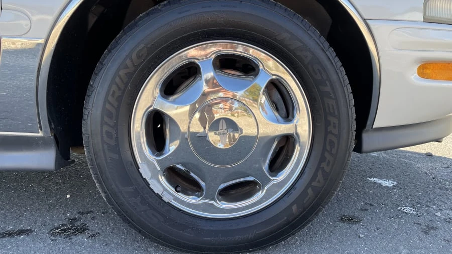 1998 Buick Riviera 8th Gen - Image 7 of 8