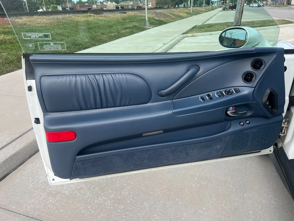 1998 Buick Riviera 8th Gen - Image 20 of 30