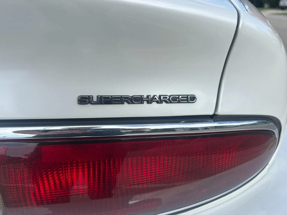 1998 Buick Riviera 8th Gen - Image 23 of 30
