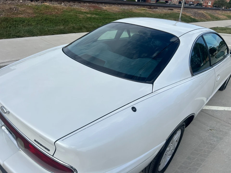 1998 Buick Riviera 8th Gen - Image 12 of 30